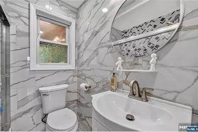 427 Kennedy Drive, Fairview, NJ 07022 - Photo 14