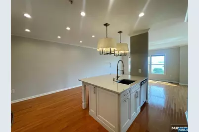 325 The Promenade 325 #325, Edgewater, NJ 07020 - Photo 6