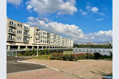 325 The Promenade 325 #325, Edgewater, NJ 07020 - Photo 2