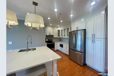 325 The Promenade 325 #325, Edgewater, NJ 07020 - Photo 4