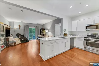 2107 Windsor Park Court 107 #107, Englewood, NJ 07631 - Photo 10