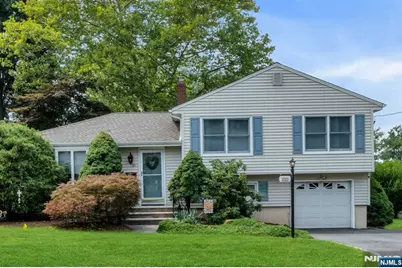 10 Overlook Avenue, Emerson, NJ 07630 - Photo 1