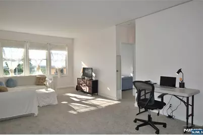 5 Roosevelt Place 5C #5C, Montclair, NJ 07042 - Photo 4