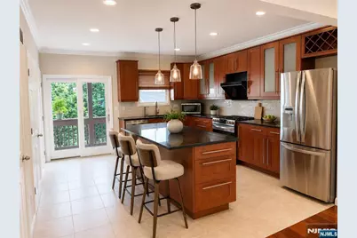 331 Undercliff Avenue, Edgewater, NJ 07020 - Photo 2
