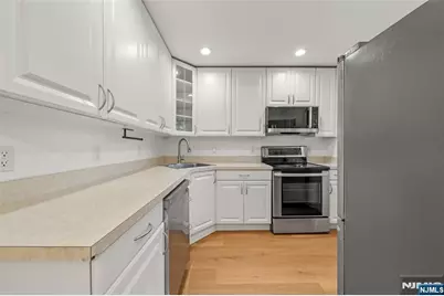 156 Parkview Drive 24 #24, Teaneck Township, NJ 07666 - Photo 8