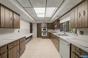 812 Mountain Ave, Wyckoff Township, NJ 07481 - Photo 8