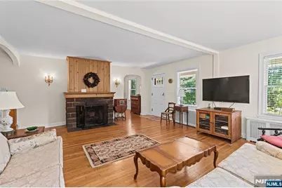 243 W Saddle River Road, Upper Saddle River, NJ 07458 - Photo 2