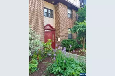 570 North Avenue C #C, Fort Lee, NJ 07024 - Photo 2