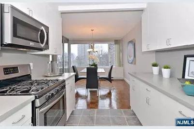 5 Horizon Road 203 #203, Fort Lee, NJ 07024 - Photo 8