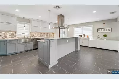 12 Manning Road, Paramus, NJ 07652 - Photo 8