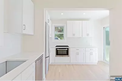 693 Chestnut Avenue, Teaneck Township, NJ 07666 - Photo 8
