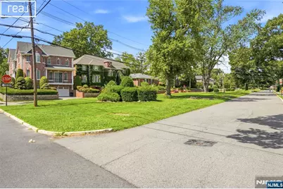 253 McElroy Avenue, Fort Lee, NJ 07024 - Photo 6