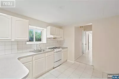 253 McElroy Avenue, Fort Lee, NJ 07024 - Photo 40