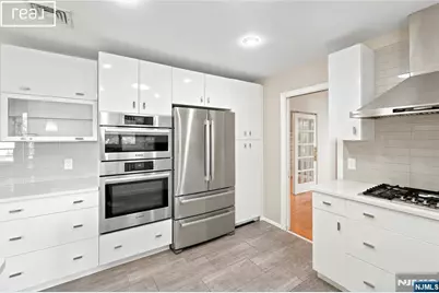 253 McElroy Avenue, Fort Lee, NJ 07024 - Photo 18
