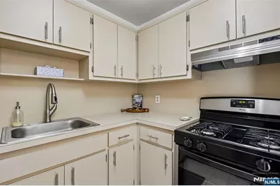 33 Henry Place B2 #B2, Hackensack, NJ 07601 - Photo 10