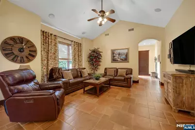 900 Laurie Lane, Franklin Lakes, NJ 07417 - Photo 22