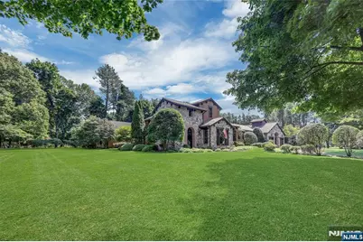 900 Laurie Lane, Franklin Lakes, NJ 07417 - Photo 1