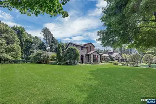 900 Laurie Ln, Franklin Lakes, NJ 07417 - Photo 1
