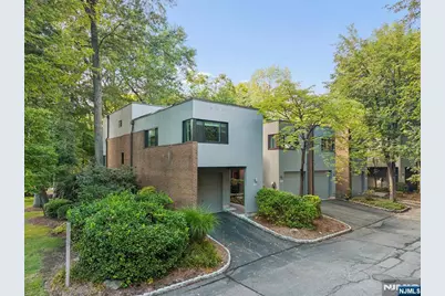 300 Pond Court 5E #5E, Washington Township, NJ 07676 - Photo 2