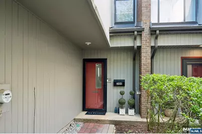 300 Pond Court 5E #5E, Washington Township, NJ 07676 - Photo 4