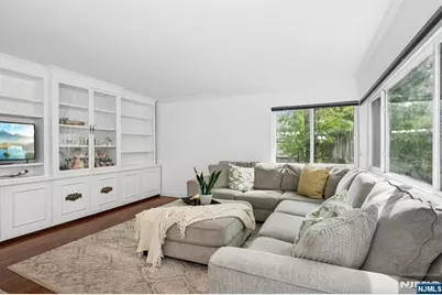 300 Pond Court 5E #5E, Washington Township, NJ 07676 - Photo 8