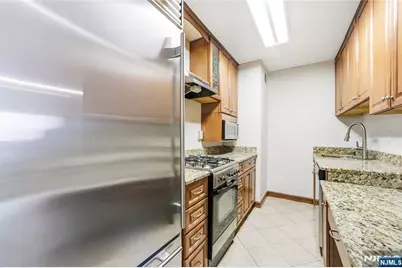 2077 Center Avenue 20F #20F, Fort Lee, NJ 07024 - Photo 18