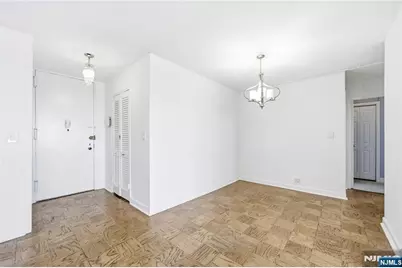 2077 Center Avenue 20F #20F, Fort Lee, NJ 07024 - Photo 4