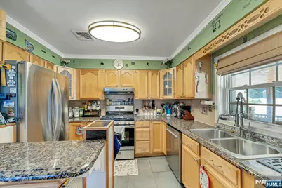 446 Post Avenue, Lyndhurst Township, NJ 07071 - Photo 6