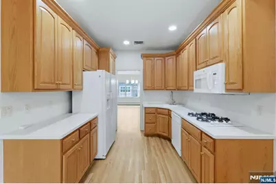 156 Stonegate Trail 156 #156, Cresskill, NJ 07626 - Photo 8