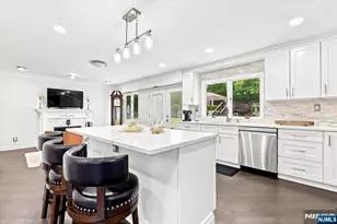 19 Hillside Rd, Manalapan Township, NJ 07726 - Photo 6