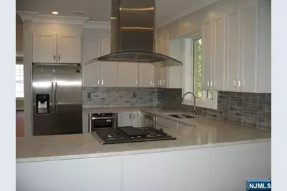 816 Jassamine Way, Fort Lee, NJ 07024 - Photo 6