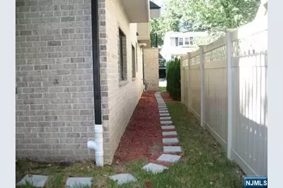 816 Jassamine Way, Fort Lee, NJ 07024 - Photo 22