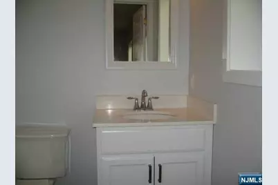 816 Jassamine Way, Fort Lee, NJ 07024 - Photo 18