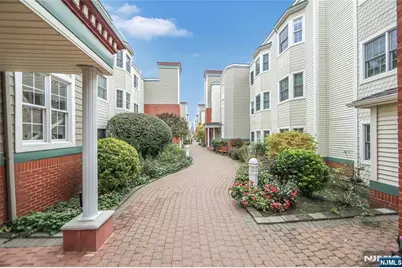 337 The Promenade 337 #337, Edgewater, NJ 07020 - Photo 2
