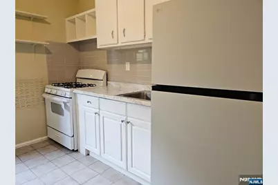 2195 N Central Road 3H #3H, Fort Lee, NJ 07024 - Photo 4