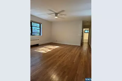 3060 Edwin 1A #1A, Fort Lee, NJ 07024 - Photo 2