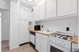 25 Grand Ave 6E, Hackensack, NJ 07601 - Photo 10