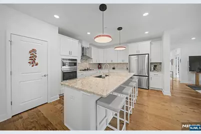 13 Whitney Avenue 402 #402, Morris Plains, NJ 07950 - Photo 6