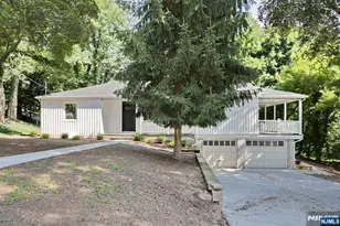 105 Hollywood Ave, Ho Ho Kus, NJ 07423 - Photo 2