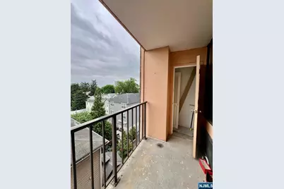 200 Division Street 5J #5J, Cliffside Park, NJ 07010 - Photo 8