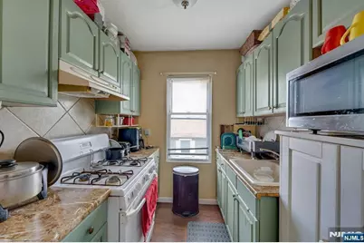 216 Irving Place, Lyndhurst Township, NJ 07071 - Photo 4