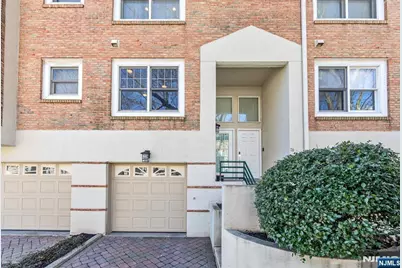 16 Grand Cove Way C16 #C16, Edgewater, NJ 07020 - Photo 2