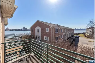 16 Grand Cove Way C16 #C16, Edgewater, NJ 07020 - Photo 8
