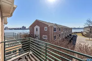 16 Grand Cove Way C16, Edgewater, NJ 07020 - Photo 8