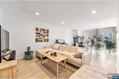 16 Grand Cove Way C16 #C16, Edgewater, NJ 07020 - Photo 4