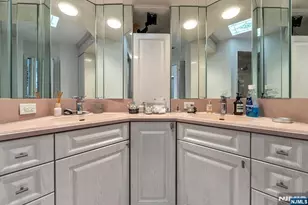 16 Grand Cove Way C16, Edgewater, NJ 07020 - Photo 16