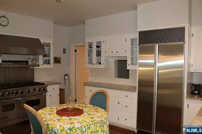 1014 Arcadian Way, Fort Lee, NJ 07024 - Photo 10
