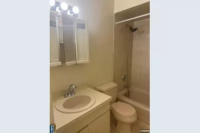 33 Canterbury Lane, New Milford, NJ 07646 - Photo 12