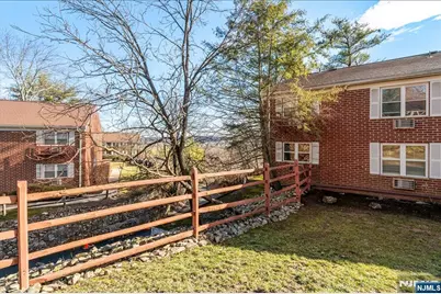100 Pierson Miller Drive F32 #F32, Pompton Lakes, NJ 07442 - Photo 4