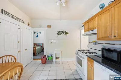 948 Van Houten Avenue, Clifton, NJ 07013 - Photo 14